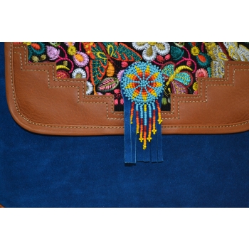 Torebka ze skóry etno w niebieskim kolorze  z koralikami mullo .